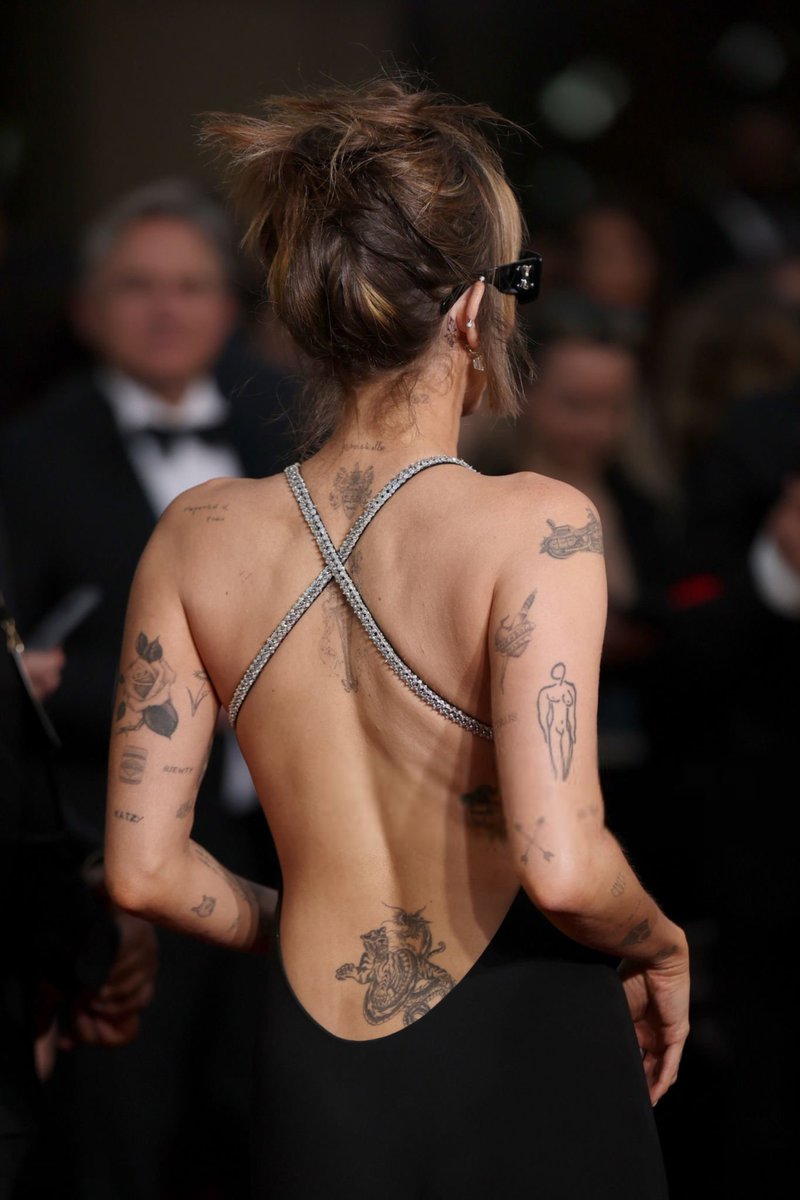 PopCulture2000s's tweet photo. miley cyrus. https://t.co/BLfbk3jXoI