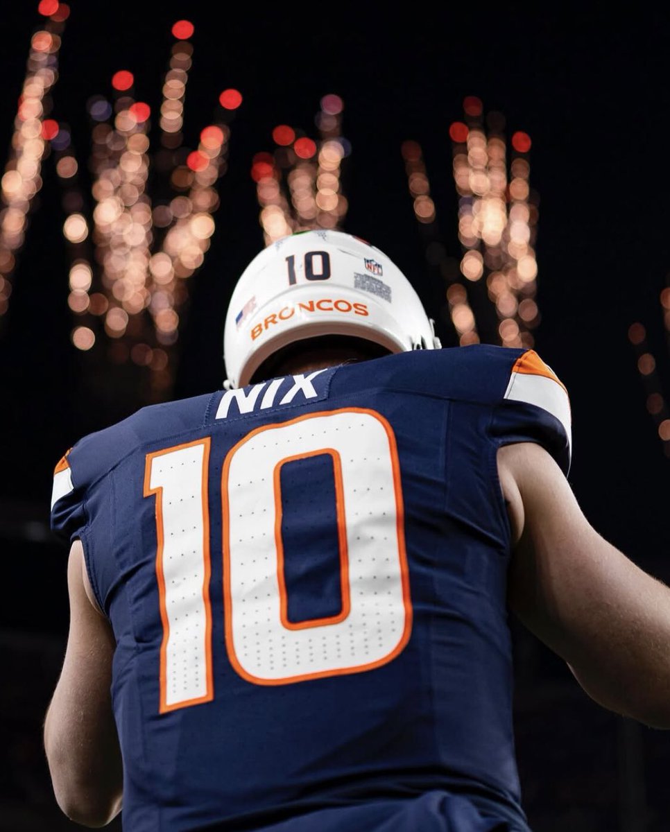RespectMyCos's tweet photo. Bo Nix’ rookie ranks (6th QB taken)

Comp%: 66.3 (3rd) 🎯🎯
Pass Yards: 3,775 (1st) 💪💪
Pass TDs: 29 (1st) 🔥🔥
Total TDs: 34 (1st) 😈😈
Playoffs clinched ✅✅

ROOKIE OF THE YEAR https://t.co/90Uw7gnQGg