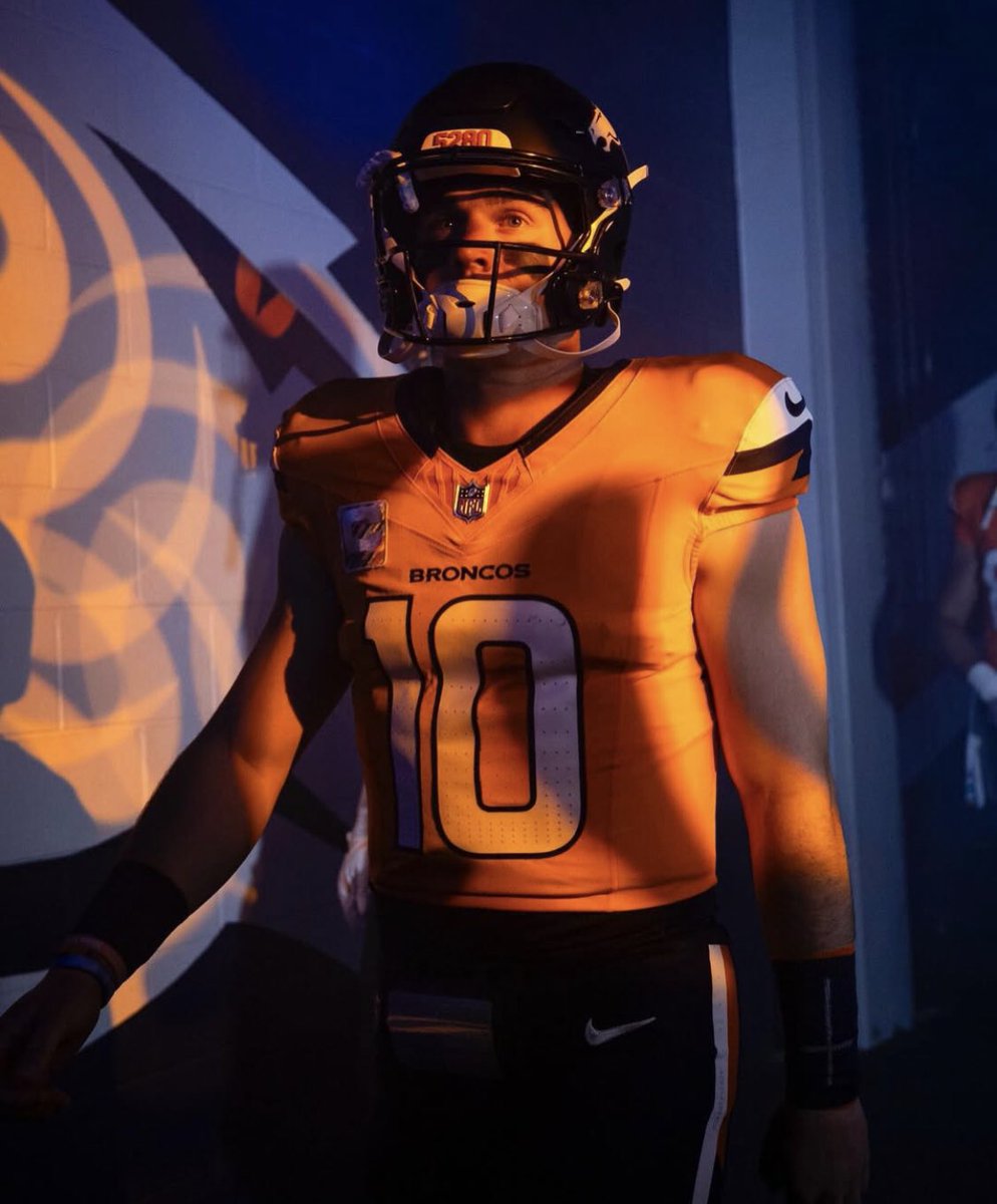 Bo Nix’ rookie ranks (6th QB taken)

Comp%: 66.3 (3rd) 🎯🎯
Pass Yards: 3,775 (1st) 💪💪
Pass TDs: 29 (1st) 🔥🔥
Total TDs: 34 (1st) 😈😈
Playoffs clinched ✅✅

ROOKIE OF THE YEAR