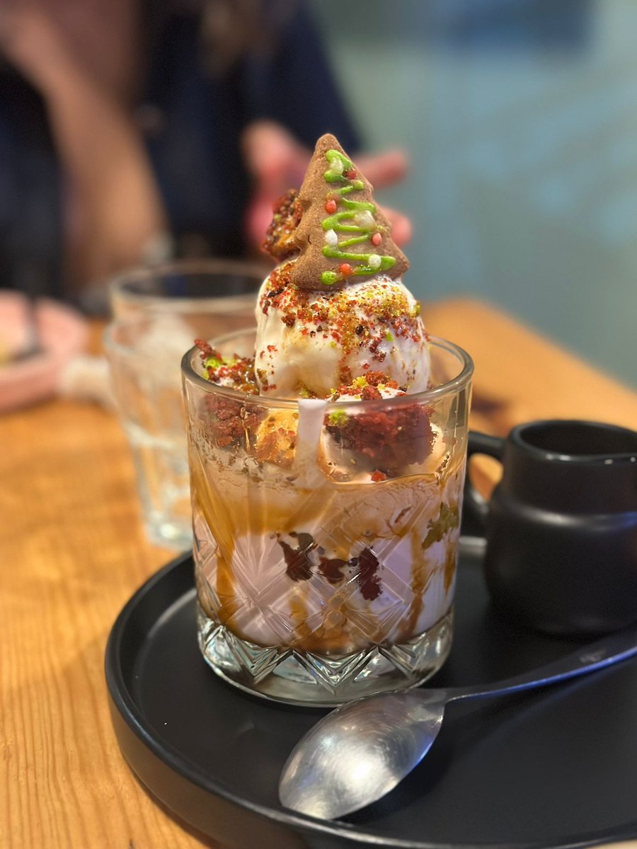 ari_lu_u's tweet photo. Apreciación del affogato navideño 🎄 https://t.co/6ITCdldu4m
