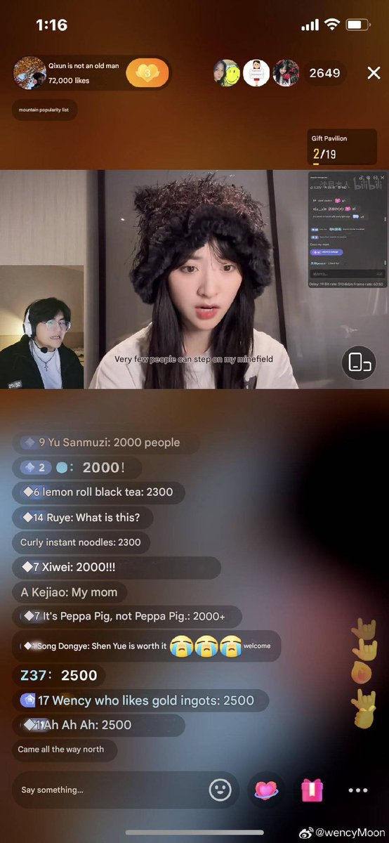 FicMeteo's tweet image. This blogger has been live streaming while watching #SmileCode episodes &amp;amp; so many are watching with him 😝 His cute reaction to this kiss 🤣

He also watched YY’s Q&amp;amp;A vlog &amp;amp; had as many as 2K people watching too😎

#ShenYue