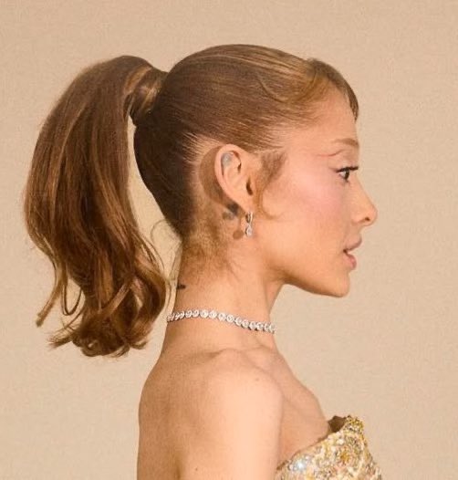 agrandearch's tweet image. 🚨 O #GoldenGlobes2025 COMEÇOU! 

— Ariana Grande-Butera é indicada a "Melhor Atriz Coadjuvante". ⭐️