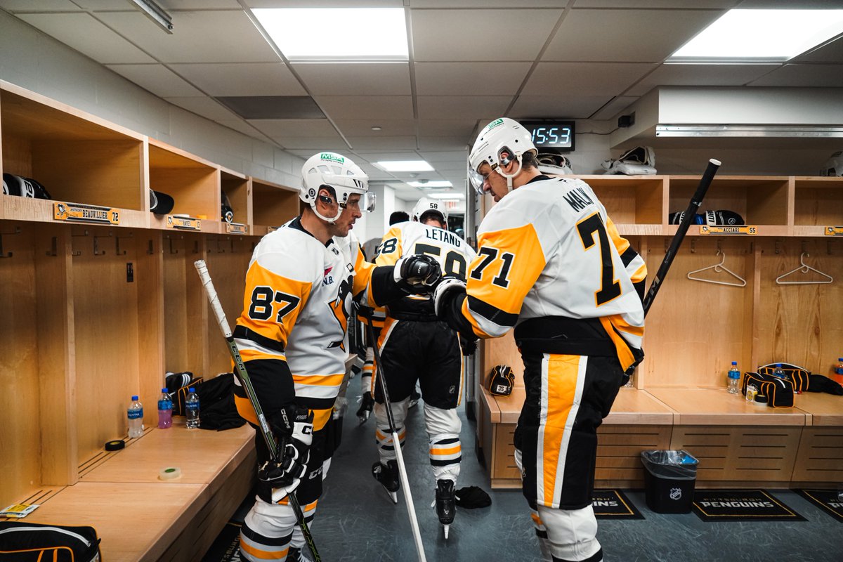 It's time to dig deep. The 3rd period starts now!, image size:1199x800