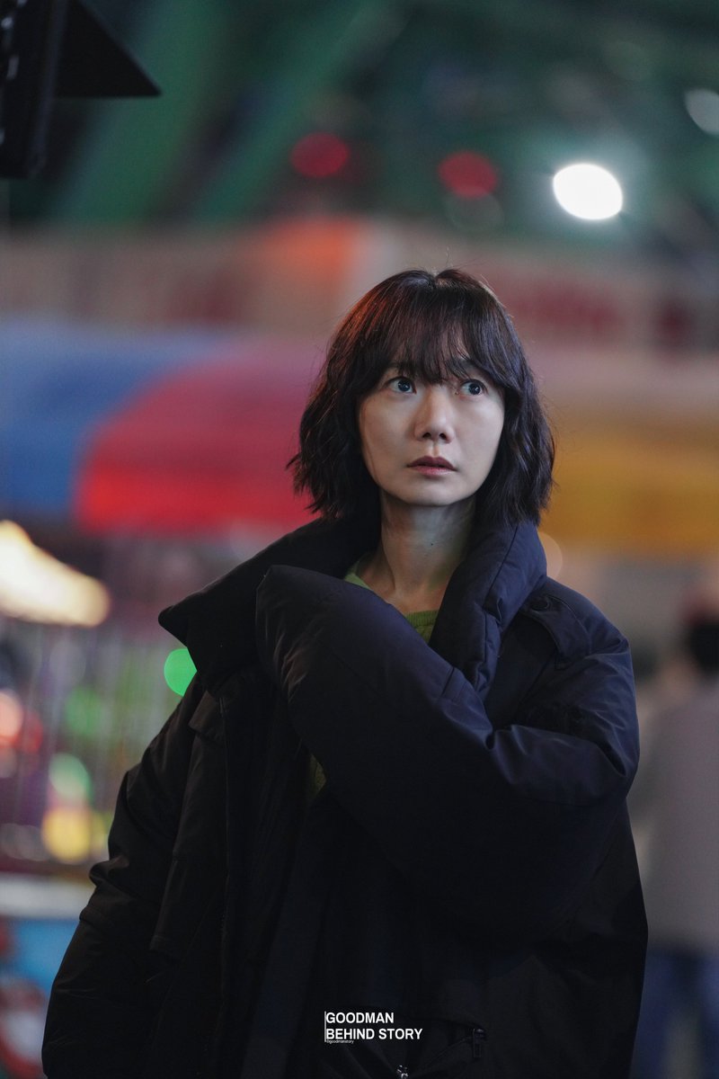 goodmanstoryent's tweet photo. [#배두나 #BAEDOONA]
쿠팡플레이 시리즈 <가족계획> 현장 Behind Photo 대공개 📸✨

아직 영수에게 빠져나오지 못한 여러분을 위해 준비한 현장 비하인드 🙌 
<가족계획>은 쿠팡플레이에서 절찬 스트리밍 중 🖤 https://t.co/Y24EPB2hEy