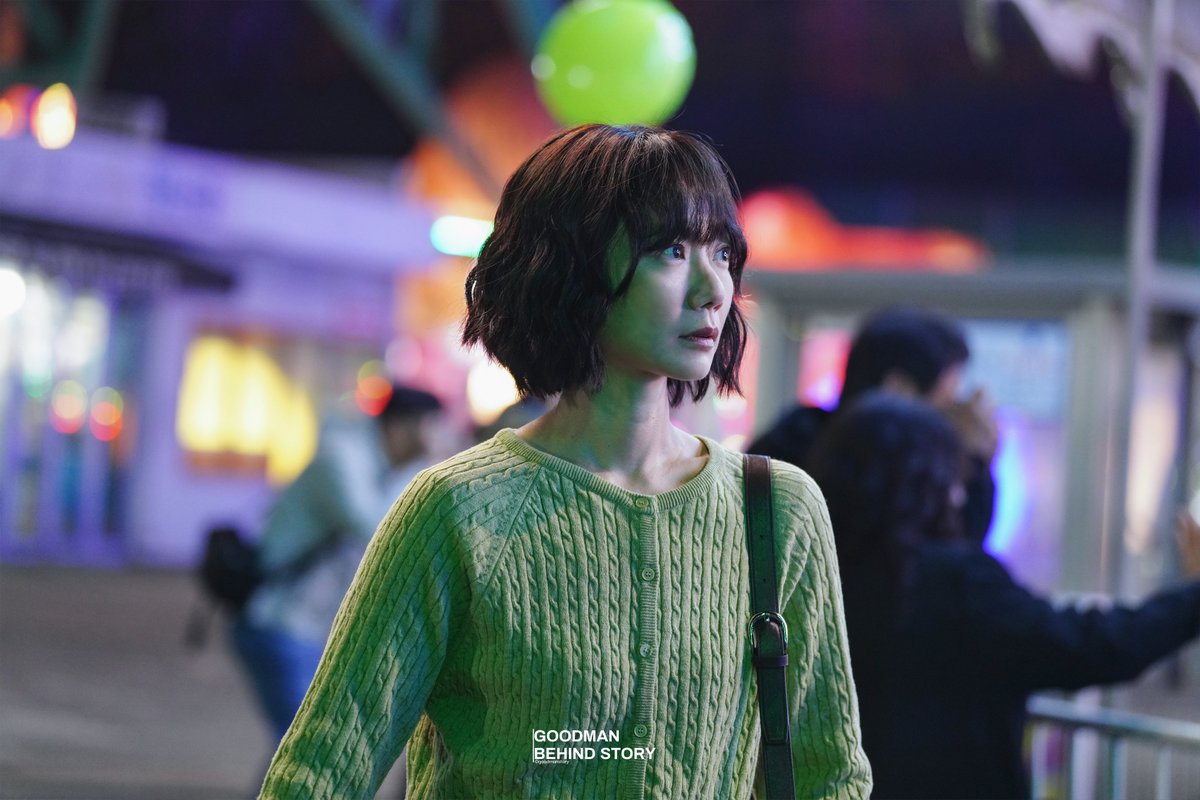 goodmanstoryent's tweet photo. [#배두나 #BAEDOONA]
쿠팡플레이 시리즈 <가족계획> 현장 Behind Photo 대공개 📸✨

아직 영수에게 빠져나오지 못한 여러분을 위해 준비한 현장 비하인드 🙌 
<가족계획>은 쿠팡플레이에서 절찬 스트리밍 중 🖤 https://t.co/Y24EPB2hEy