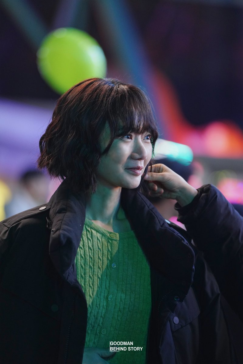 goodmanstoryent's tweet photo. [#배두나 #BAEDOONA]
쿠팡플레이 시리즈 <가족계획> 현장 Behind Photo 대공개 📸✨

아직 영수에게 빠져나오지 못한 여러분을 위해 준비한 현장 비하인드 🙌 
<가족계획>은 쿠팡플레이에서 절찬 스트리밍 중 🖤 https://t.co/Y24EPB2hEy