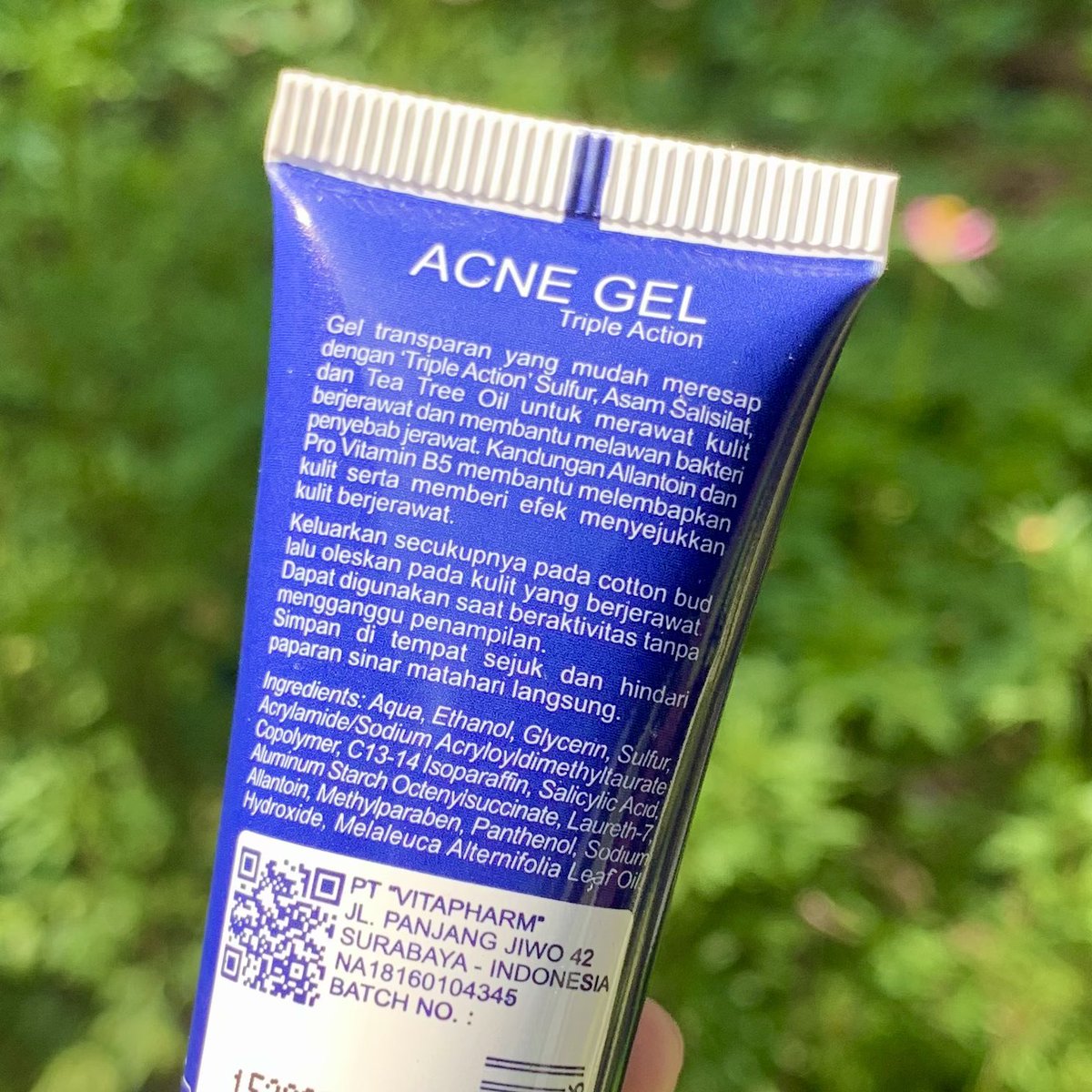 VIVA 👏🏼 ACNE 👏🏼 GEL 👏🏼 10 RIBUAN 👏🏼

Ps. Not sponsored, beli sendiri di jelita jogja tuh masih ada stikernya 😹
