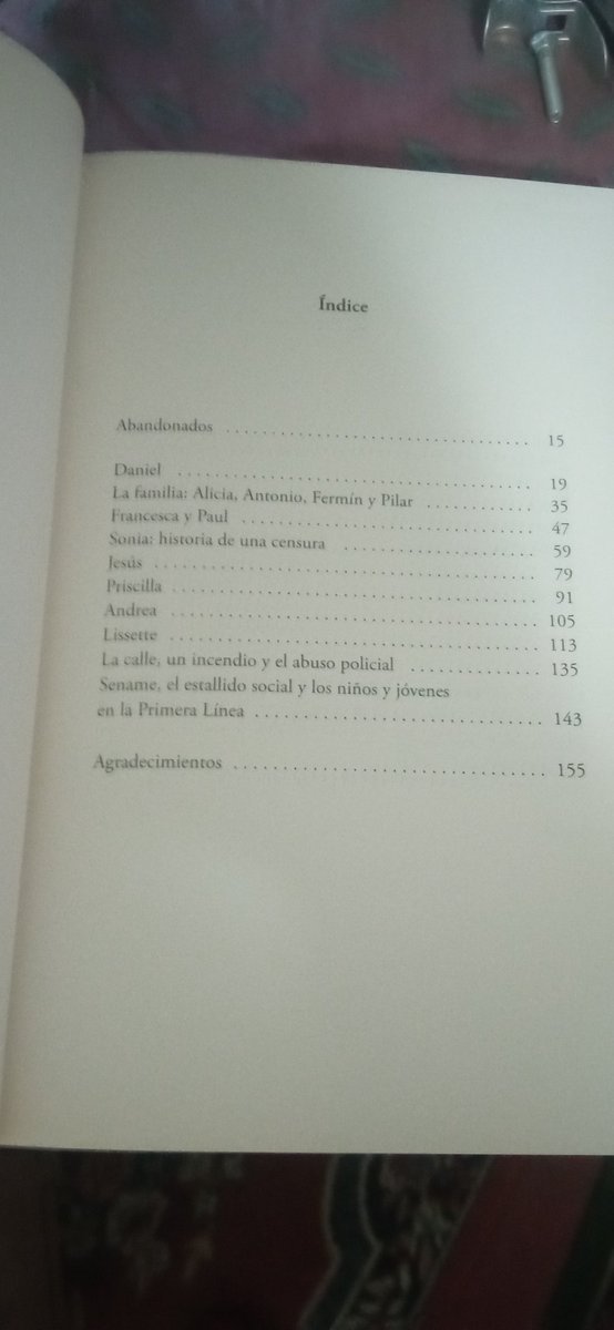 Iniciaré este ejemplar que ha estado hace rato en mi librero.
De la gran <a href="/carolarojasn/">Carolina Rojas N.</a> <a href="/penguinlibroscl/">Penguin Chile</a> <a href="/penguinbolsillo/">Penguin Bolsillo 🐧 📚 #PenguinBolsillo</a> desde #colina #chile #Santiago veremos que tal el interior de esas instituciones.
Aquellos niños y una pila de vulneraciones.

Saludos carolina