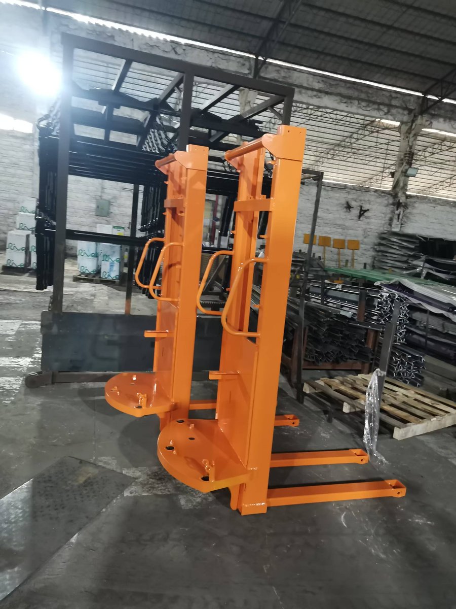 matta_yang's tweet image. Semi Electric Stacker 
1-2ton loading capacity，1.6~3.5m lifting height.
Economical, saving labor energy, and improving your working efficiency. 

#semielectricstacker #semielectricforklift #electricforklift #palletstacker #palletforklift #liftingequipment #MHE