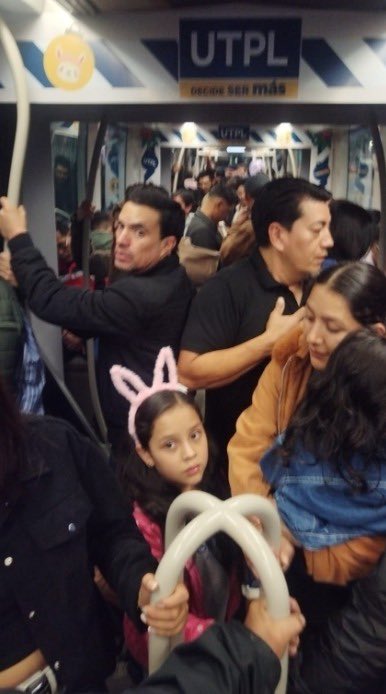 #Aviso 📣

Por la alta demanda de usuarios, extenderemos nuestro horario de servicio comercial, siendo nuestro último viaje a las 22:30.

Programé con tiempo su retorno.

#ElFeriadoEsEnCuenca 
<a href="/MunicipioCuenca/">Municipio Cuenca</a>