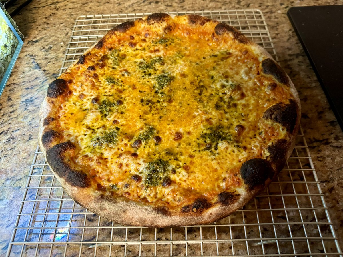 GilbyRanger's tweet image. Vodka pesto pizza 🍕