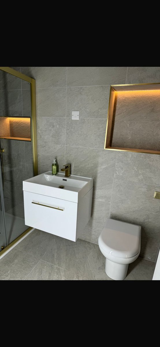 Back to work today.
Off to a busy start which after being off for over 4 months in total last year with a knee injury, we’re ready to go.
anyone needing any tiling done or looking to refresh their bathroom, feel free to get in touch.
shares appreciated