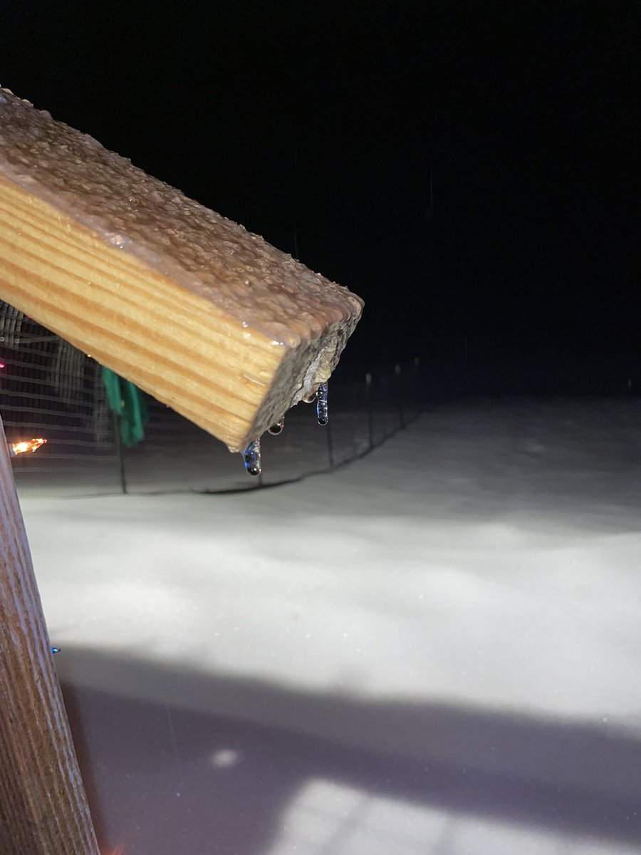 JessicaRach1's tweet photo. 2am check in here in Fallsburg, KY. About 5” of snow. About an 1 1/2” of sleet. And now ice. Still have power at this time. @SpencerWeather @BrandonWxWCHS @WSAZBrandon @Kentuckyweather @ChrisHallWx @ryanhallyall https://t.co/kk2uYkcKwa
