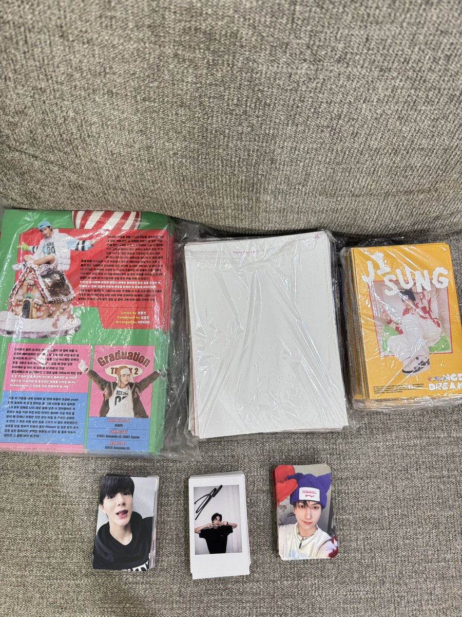 makeuable's tweet photo. ‼️WANT TO SELL‼️
POB YZY NCT DREAM CANDY FINAL ROUND 

💌 FREE Photocard Album candy, signed polaroid , lyric poster, folded postcard , folded poster 
Price : IDR 15k-20k/each

✅Pob pilih member 
✅Pc album &amp; polaroid RANDOM 
✅ World wide shipping 
✅Bulk order 
✅ Shopee https://t.co/DeflyesFMt