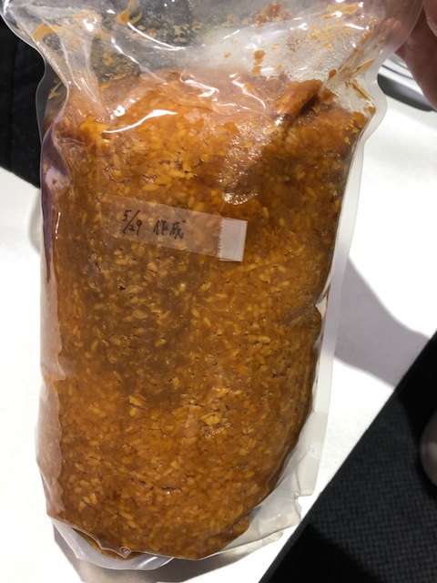 marukawa1914's tweet photo. 日本の味噌の出荷量が増えて欲しいので
【2025年毎月、有機味噌を配ります！！】

１月は手作り味噌キット3㎏　有機玄米麹の中辛タイプ
＋重石のいらないチャック式袋も付けます。

手作り味噌は市販で売っているお味噌とは、全然味が違います。
ぜひご賞味くださいませ😊

https://t.co/Up7ny9g3p3 https://t.co/VZjXnwpLeU