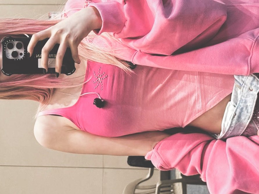 Giselxle's tweet image. ️️ ️️️️ ️️ ️️ ️️( ꪆৎ . . ) the body is bodying.