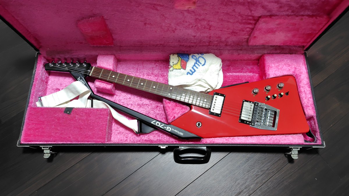 nomugimania's tweet photo. 今この瞬間に売りに出そうって訳でもないですが興味ある方みえるかなぁ(・・?と。
家建てたらリビングに飾ろうと大事にしまいこんであったのですが全くそんな気がないことに気づきました(笑)
#ROLAND #ギターシンセ #G707
#ROLAND #音源モジュール #GR-700
たぶん30万以下とかでは売りませぬ。 https://t.co/H6sSQL9wfa