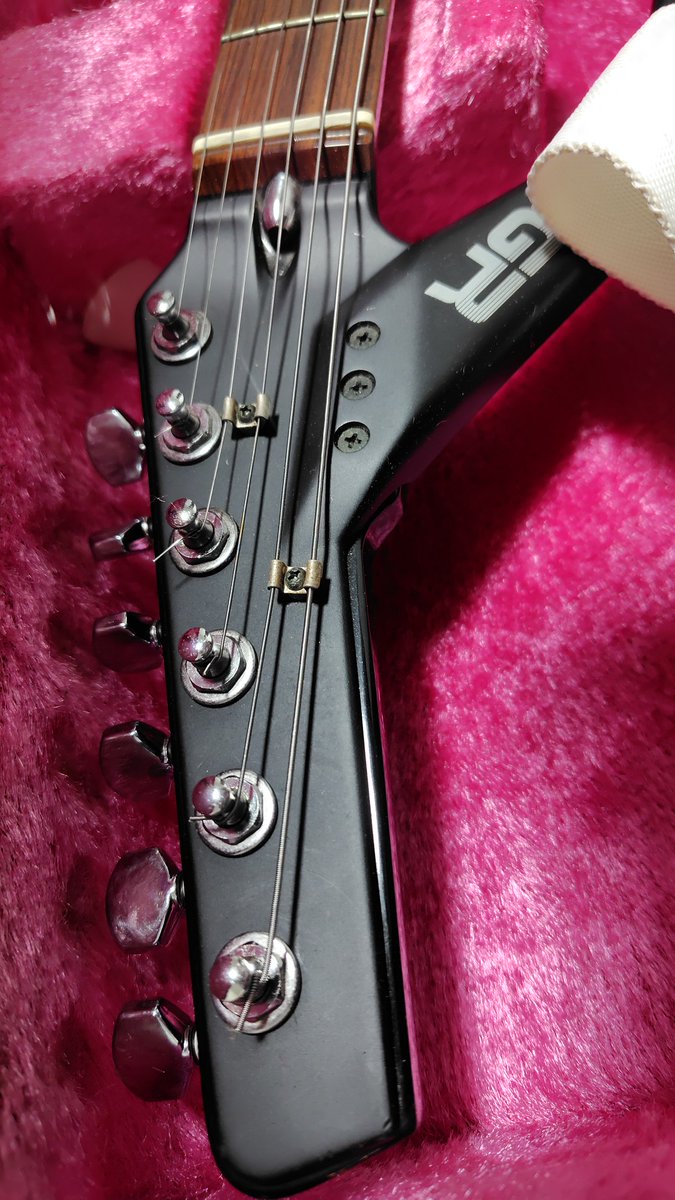 nomugimania's tweet photo. 今この瞬間に売りに出そうって訳でもないですが興味ある方みえるかなぁ(・・?と。
家建てたらリビングに飾ろうと大事にしまいこんであったのですが全くそんな気がないことに気づきました(笑)
#ROLAND #ギターシンセ #G707
#ROLAND #音源モジュール #GR-700
たぶん30万以下とかでは売りませぬ。 https://t.co/H6sSQL9wfa