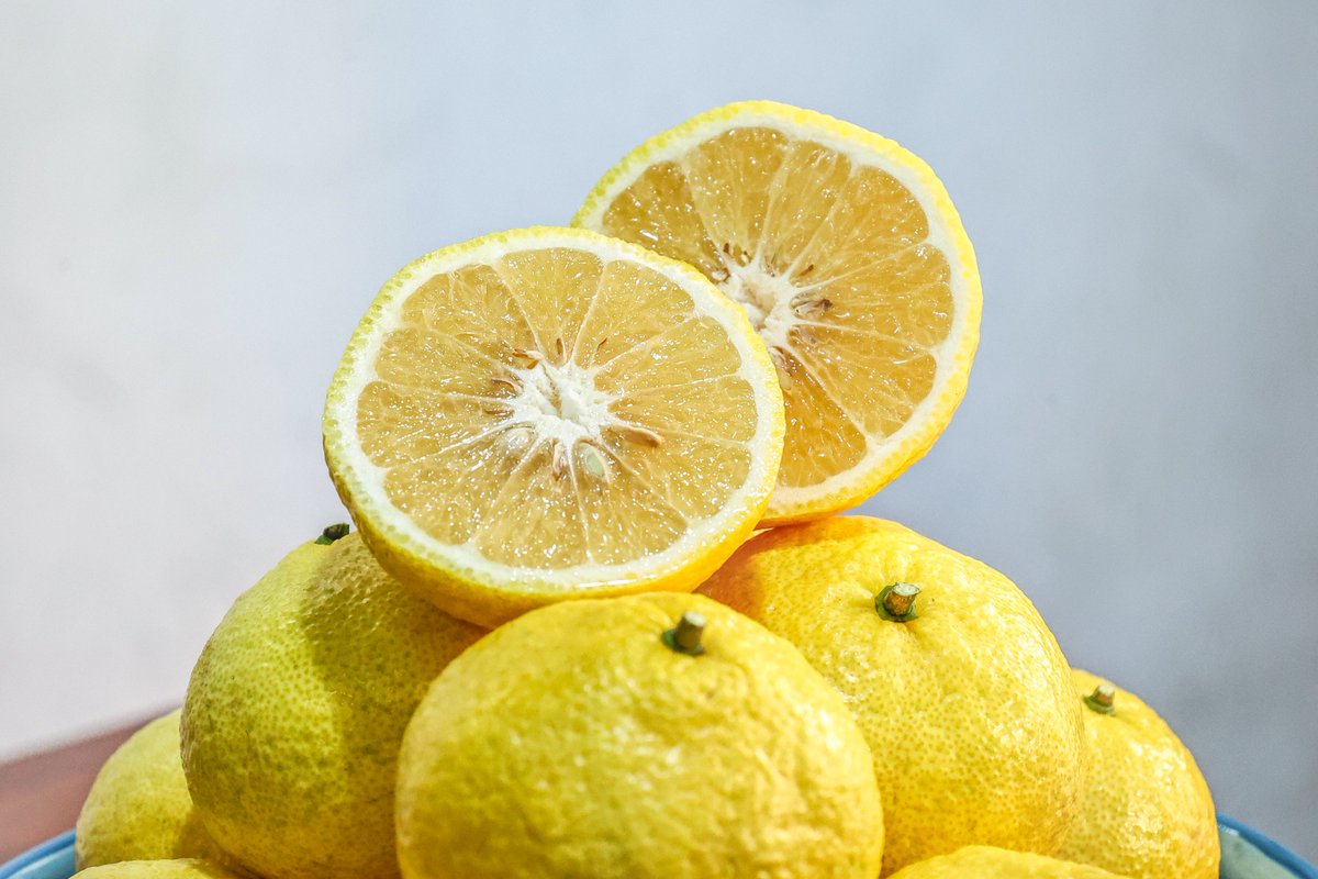 😍 😋 It looks like an orange, smells like a lemon, tastes as sweet as a pomelo, and is as juicy as a tangerine. Known as the "deep-water missile" of the fruit world, this is the Golden Pomelo. Right now, the Golden Pomelo from Lianjiang county in Fuzhou is in season and available for sale—come and try it! ❤️
#GoldenPomelo #Fuzhou #FujianNature
@FuzhouCity @RibiaoChen @ConsuladoCHNSC
@ChinaEmSlovenia @AmbCina @CG_GuoShaochun
@chinaconsulist @libelula_group @Chinaemb_Hellas
@china_embajada @ChineseEmbinUAE @LetChinese