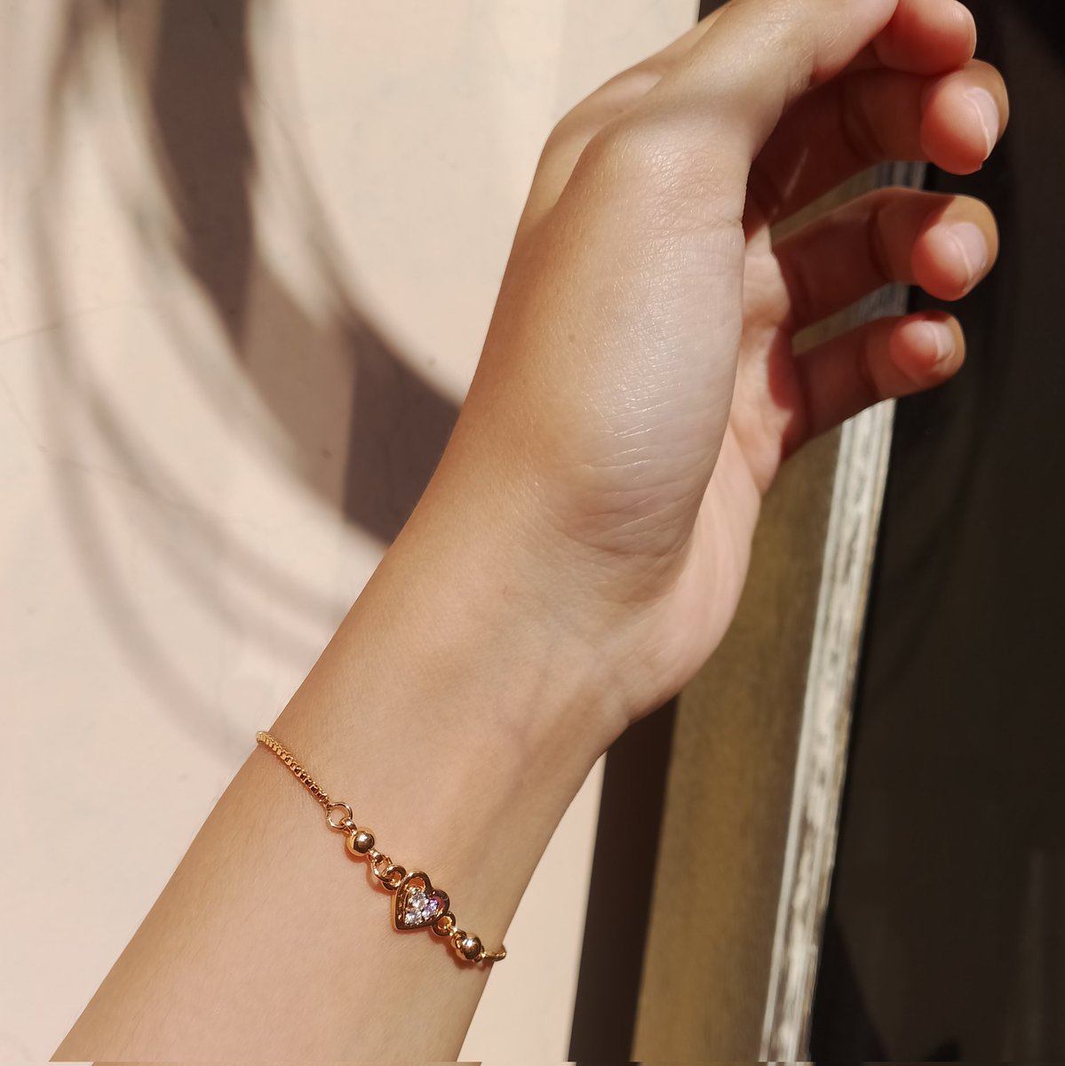 archqry's tweet photo. GAK expect banget gelang secantik ini cuma 20k-ish 😭💛 modelnya klasik dan elegan, beneran definisi a simple way to elevate your looks ✨ https://t.co/voxwuriebl