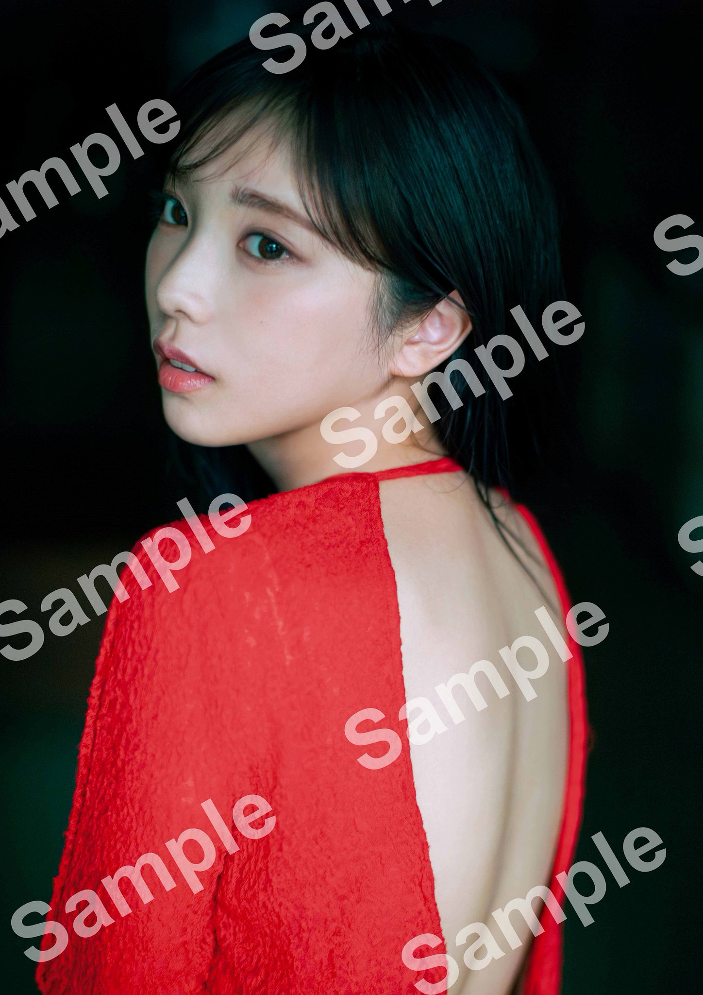 乃木坂配信中｣生配信限定特典・写真集未掲載ｶｯﾄ!B3ｻｲｽﾞ折り目