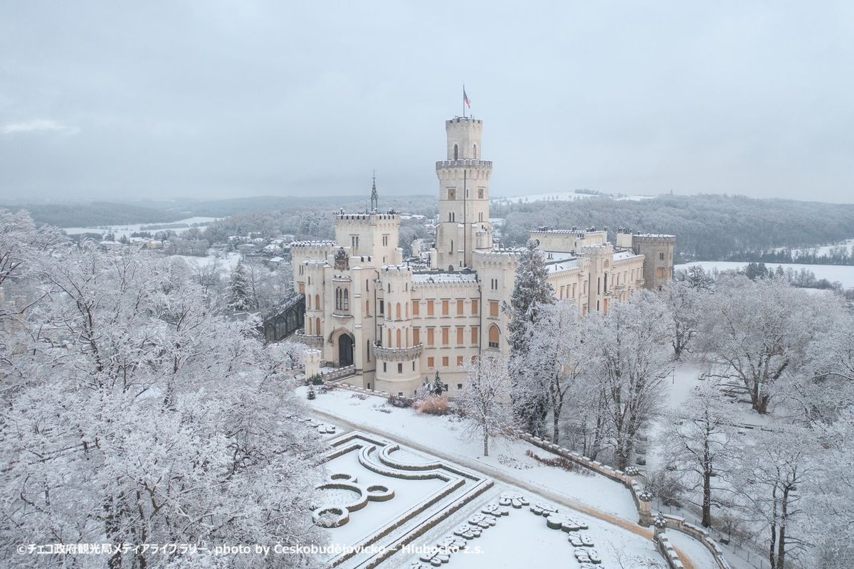 Czechia_JP's tweet photo. 🏰真っ白なフルボカー城❄️

#チェコへ行こう⁣
#チェコのお城 https://t.co/lOU7iRywbv