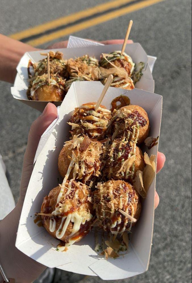 memeeetjawa's tweet photo. Jujur kalian lebih suka makan takoyaki atau sushi? https://t.co/cRdYZHVsyy