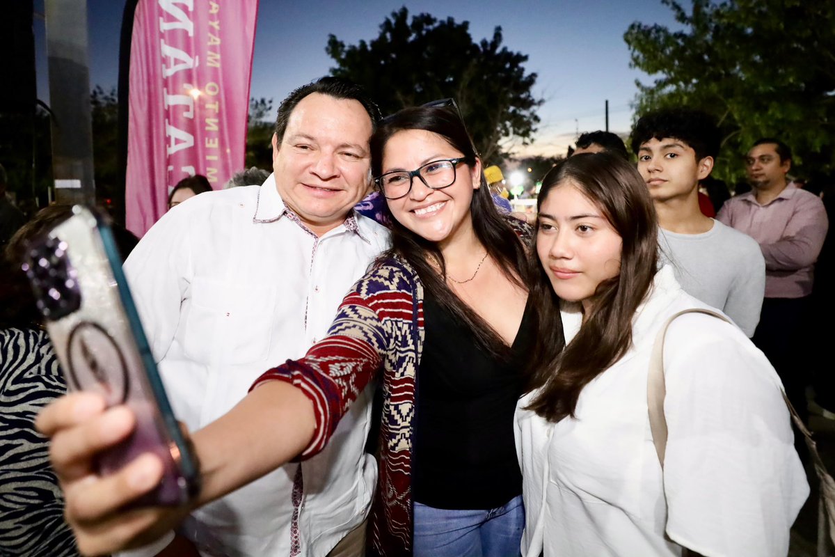 En el Parque Lineal “Paseos” de Juan Pablo II, compartí con las familias del Poniente de Mérida la tradicional Rosca de Reyes de 42 metros, elaborada por alumnos del Conalep.

Aprovechamos esta celebración para anunciar que pronto iniciaremos los trabajos para concluir este