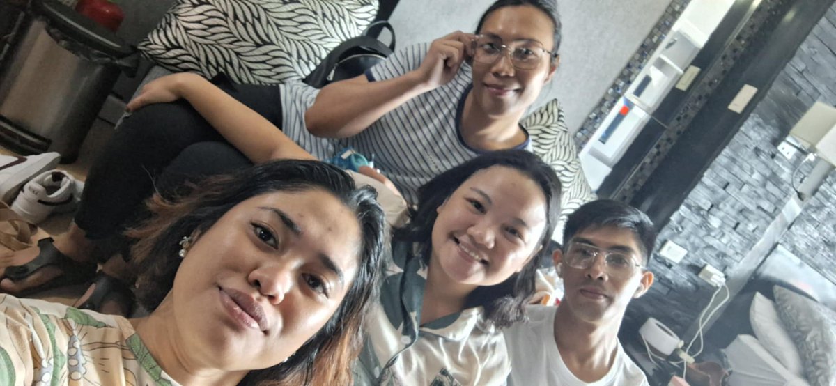 JhullyneResaba7's tweet photo. Mi Familia  @raymund_d2133 @StormyS18307 @ricsondechavez 

#DongPatMeetandGreet
FIRSTfanMEET WithDONGPAT https://t.co/vfPzHeIdQC