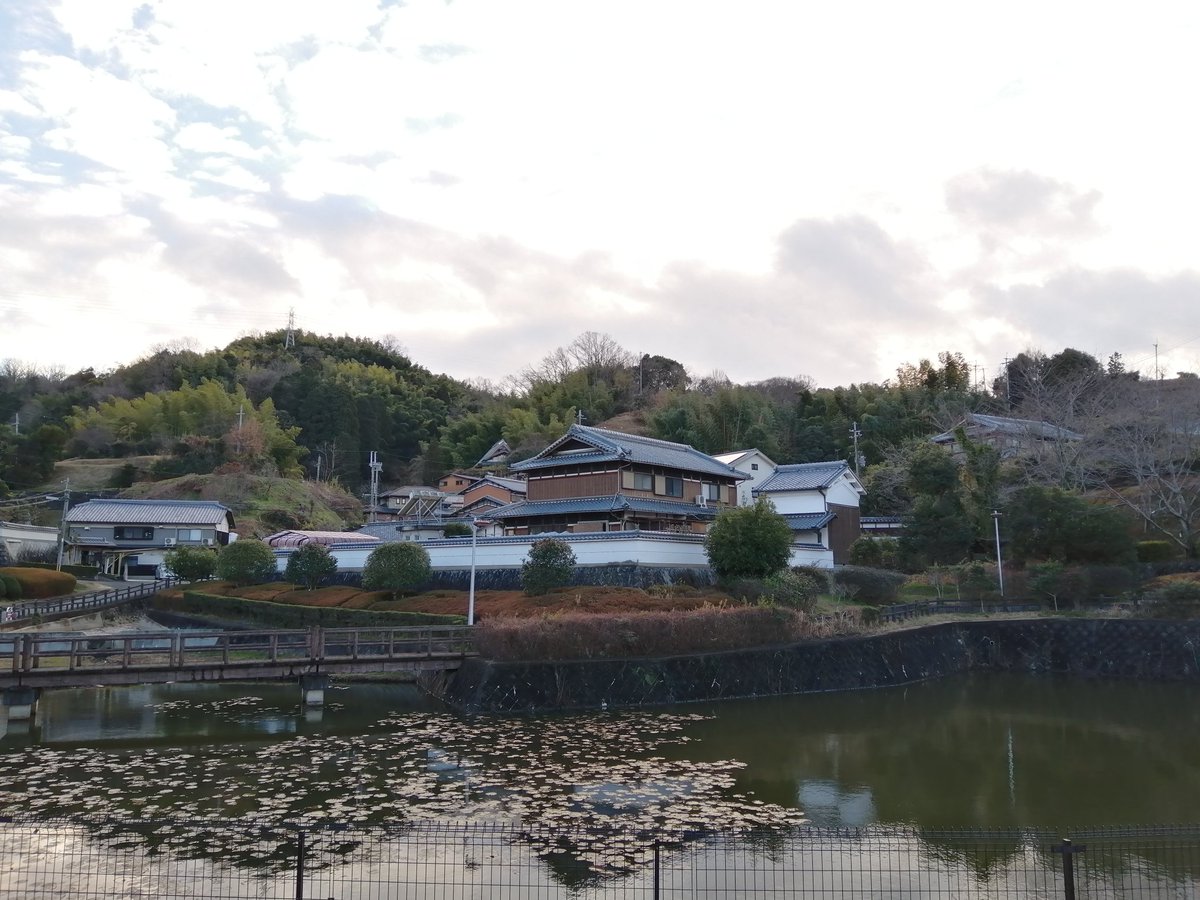 furamitsu's tweet photo. 枚方山村探訪。穂谷。

#池畔 #路地 https://t.co/KUJxRRZDJN