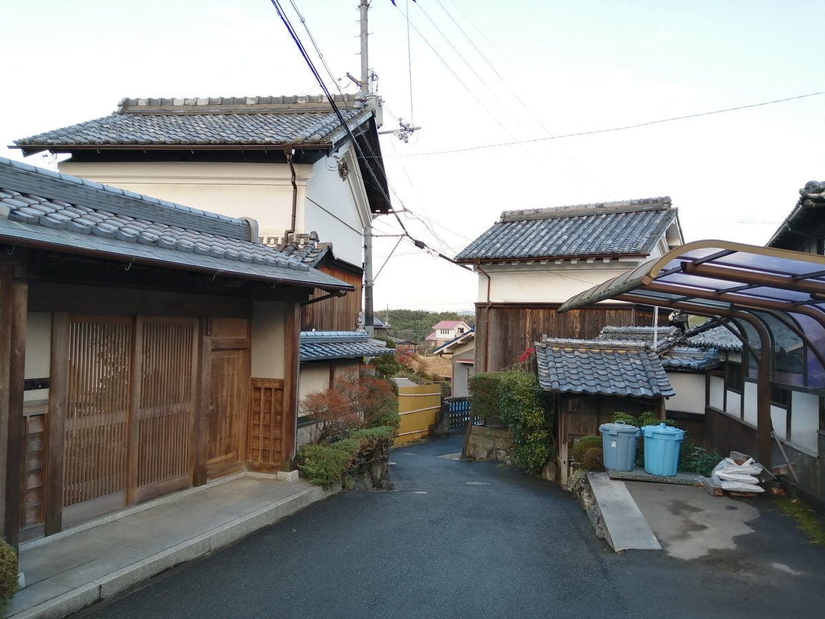 furamitsu's tweet photo. 枚方山村探訪。穂谷。

#池畔 #路地 https://t.co/KUJxRRZDJN
