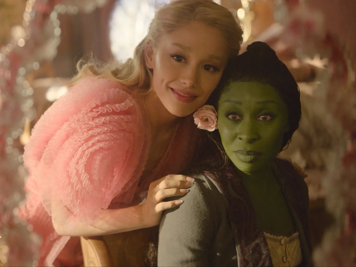 miguelaraizac's tweet photo. El premio de logro taquillero se lo lleva WICKED. 

No les voy a mentir, se siente como premio de consolación (igual que Barbie el año pasado) #GoldenGlobes https://t.co/gj55YQdOYP