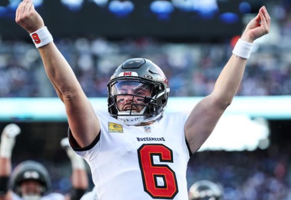 innerlaughter's tweet image. who's "elite" now, watson clowns?? the guy going to his 5th playoff appearance? or the loser who has played 19 games in 4 years? @Reflog_18 @angrybrownsfans @Eyesofreality