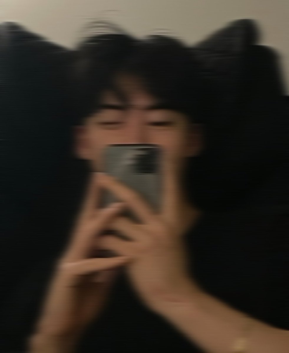 ㅤㅤ   
ㅤㅤ   ㅤㅤ     @.vlueter's post: 

ㅤㅤ                " I see my mirror "
ㅤㅤ