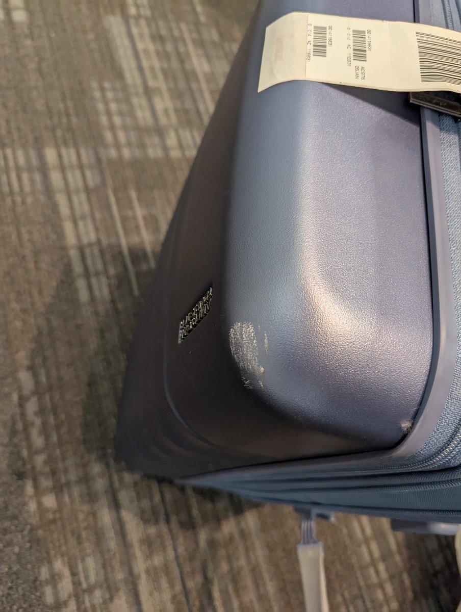 itsmrworldpeace's tweet photo. @AirCanada thanks for DESTROYING my bag on flight 976 just now. And losing my bag tag (that couldn't have gone wrong π) Can't wait to see what my stuff looks like inside #onejob #flywestjet https://t.co/oL7kcWccAG