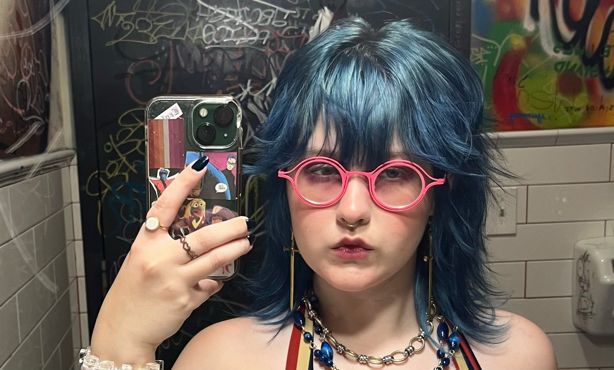 SoapyWithaSword's tweet image. #promotwt
I am always looking for mutuals to talk about comics, the muppets, sonic, vintage fashion, one piece or lesbianism with!! I am auDHD! 
I’m Soap, my pronouns are they/she
#muppetstwt #comictwt #onepiecetwt #lesbian