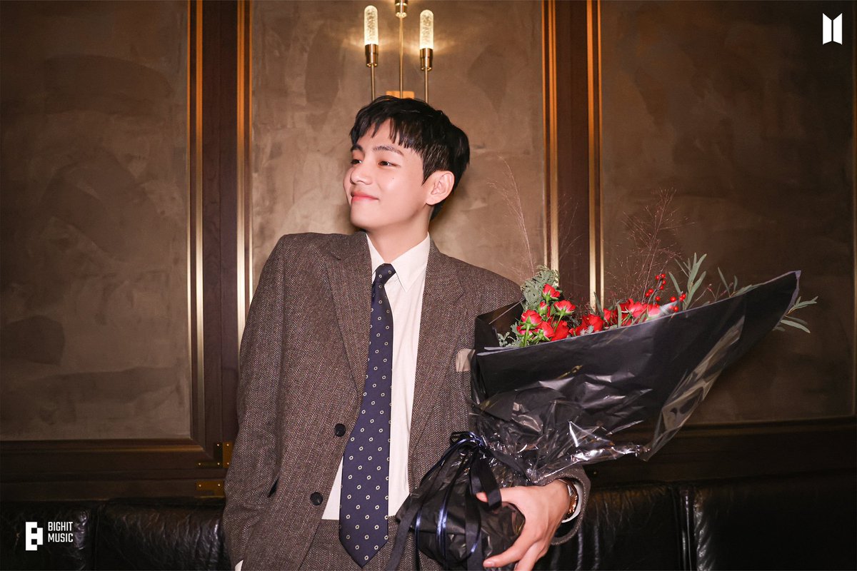 btschartsxdaily's tweet photo. #V DAY (WEVERSE) https://t.co/l9Pi8H0njv