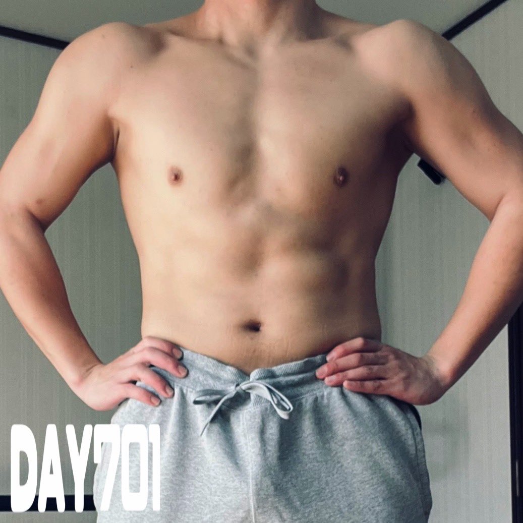 utamaru_fit's tweet photo. #DAY701
プッシュ種目+腹筋トレ終了🫡
新年一発目の筋トレ終わりました🏋️
年末年始に餅や蟹、肉、寿司と食べすぎたのもあり腹筋が消えかけてます😅
今年もガッツリ追い込んでコツコツと重量伸ばしていきます🔥
皆様、改めて今年もよろしくお願いします🙇
#筋トレ
#筋トレ好きな人と繋がりたい https://t.co/QJRgAzf042