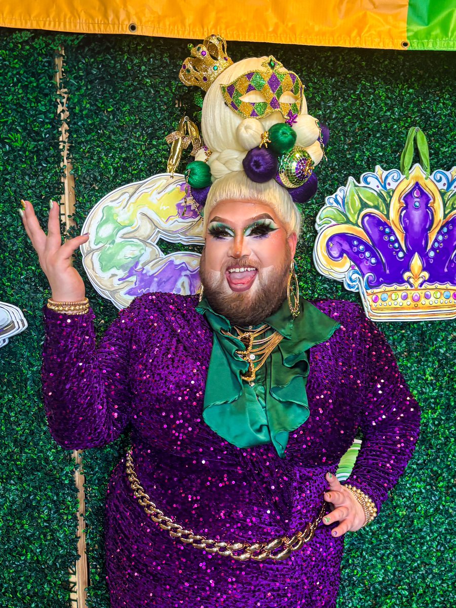 MsKatrinaWaters's tweet image. Yall… I made this wig!!!