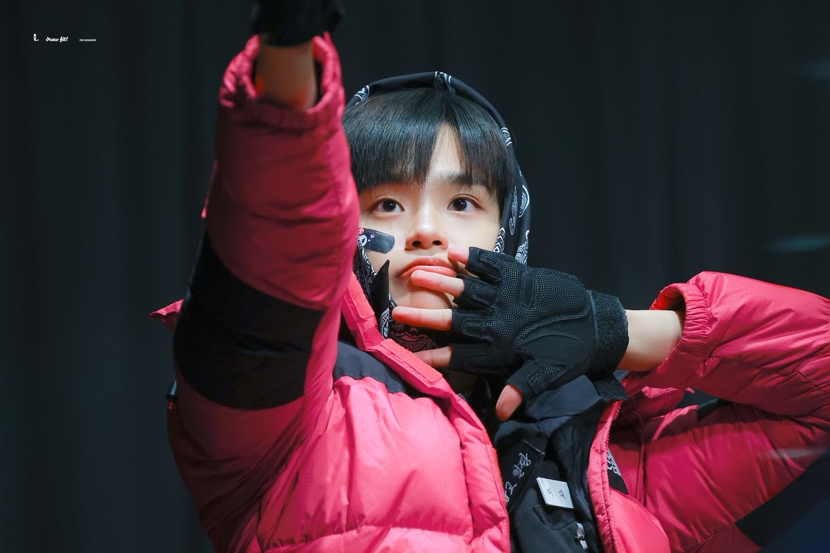 Daehwicom's tweet photo. 241207 공고랑 상고 안싸우냐? #이대휘 #DAEHWI #AB6IX #에이비식스 https://t.co/F5GtXInn4Z