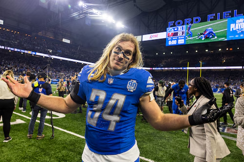 boonersports's tweet photo. THE ALEX ANZALONE EFFECT

#OnePride https://t.co/URsCFQhJdc
