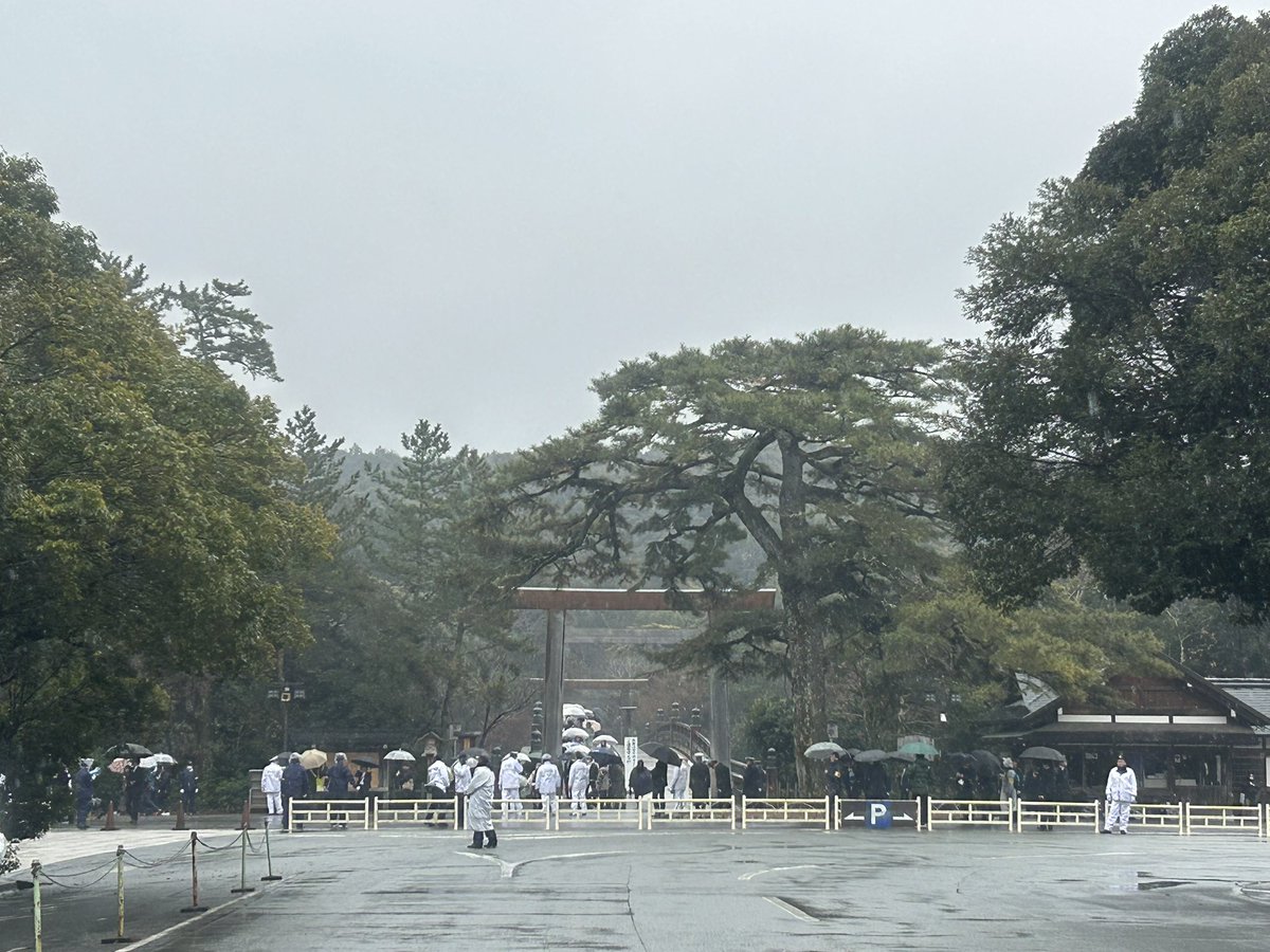 伊勢内宮前『勢乃國屋』伊勢名物神代餅　(伊勢神宮宇治橋正面、宇治橋から徒歩1分) tweet media
