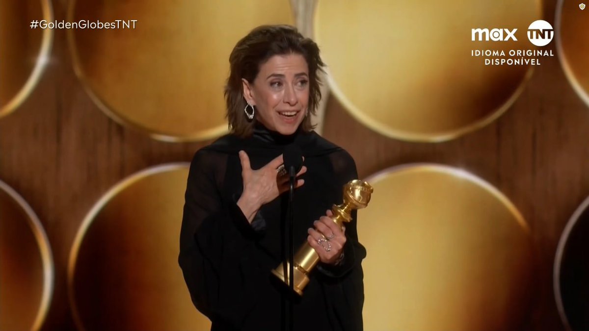 poptime's tweet photo. Fernanda Torres: “Eu quero dedicar esse prêmio a minha mãe (Fernanda Montenegro) que esteve aqui há 25 anos” #GoldenGlobes https://t.co/kTdXPNmDpy