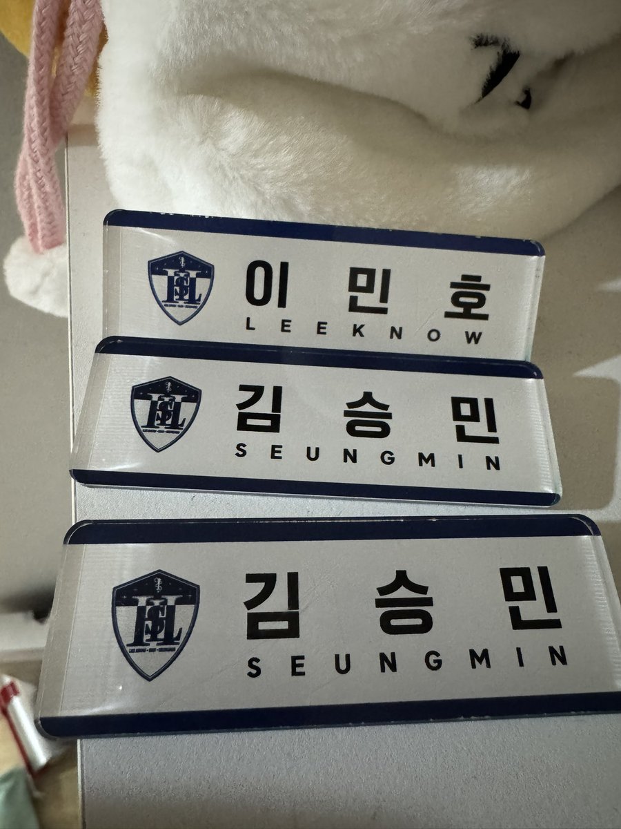 스키즈 부산 매직스쿨 팝업 특전 명찰 리노 승민

필름 제거함!!
하자 예민하지 않은 사람만 와주세요
잔기스 조금 있습니다

리노:3.2 
승민:3.0 (x2)

준등기 또는 반택만 받고 안전포장 해드려요!
공굿덤 넣어드리고 키링도 넣어 드려요!