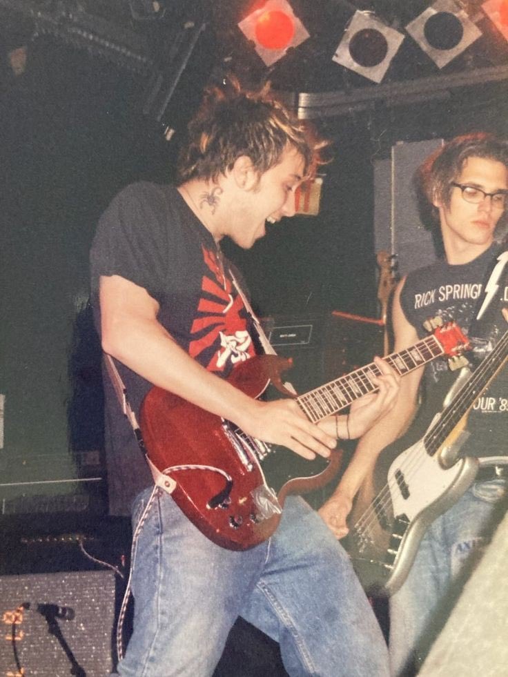 latedawnsand's tweet image. might be my favorite photo of frank like he’s in his favorite band he just got a tattoo he’s so happy