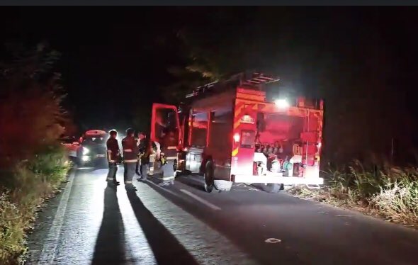 11Tvr's tweet photo. AHORA.-PEATON FALLECE ATROPELLADO  EN SECTOR SANTA OLGA RUTA J-580.
 
Accidente se produjo esta medianoche  frente a la cancha Santa Olga Al lugar  SAMU y bomberos quienes constataron el fallecimiento del peatón; camioneta conducido por una mujer bajo efectos del alcohol https://t.co/dd8zua9bNf