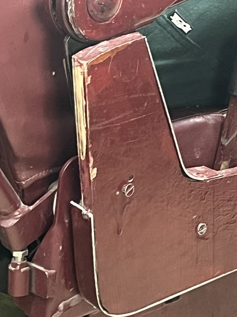 amitoshverma's tweet photo. @AshwiniVaishnaw @IRCTCofficial @RailMinIndia pnr 2655815022. Pathetic condition of highest paid corporate train. Kya se kya bana diya is train ko. A shameful journey. Complete wastage of  hard earn money on this so called luxurious journey. https://t.co/bN4rnoW1fA