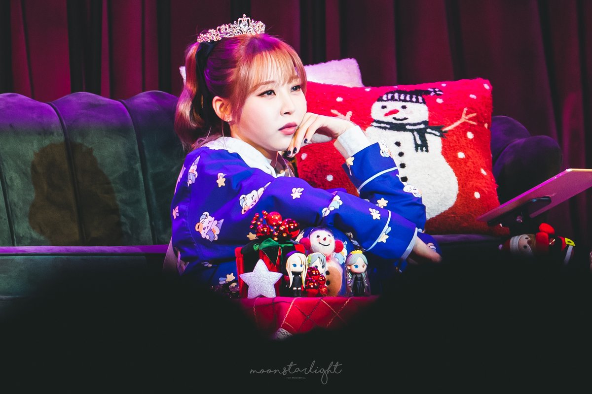 MSL_1222's tweet photo. 241222 문별 생일 팬미팅 2부  
뵤리공주님❤️
#마마무 #문별 #MAMAMOO #MOONBYUL 
#byul_muse https://t.co/oEI8q8xPCh