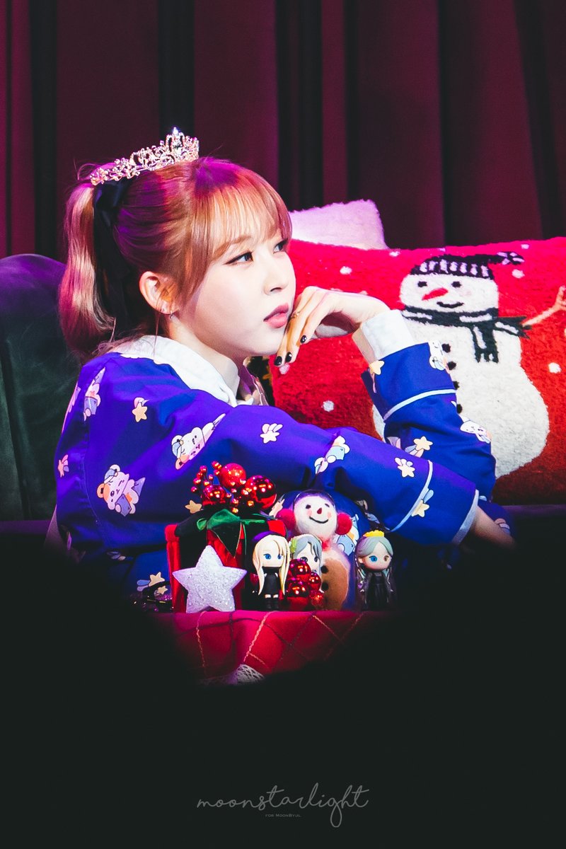 MSL_1222's tweet photo. 241222 문별 생일 팬미팅 2부  
뵤리공주님❤️
#마마무 #문별 #MAMAMOO #MOONBYUL 
#byul_muse https://t.co/oEI8q8xPCh