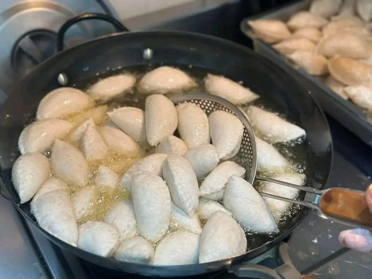 Pernah viral tapi, gak lama hoho sama kayak rasanya enak tapi gak lama. Kalo kelamaan didiemin ya jangan berharap gigi bisa baik-baik saja :( wkwk namanya CIRENG ISI apaan yang paling enak? 🤪